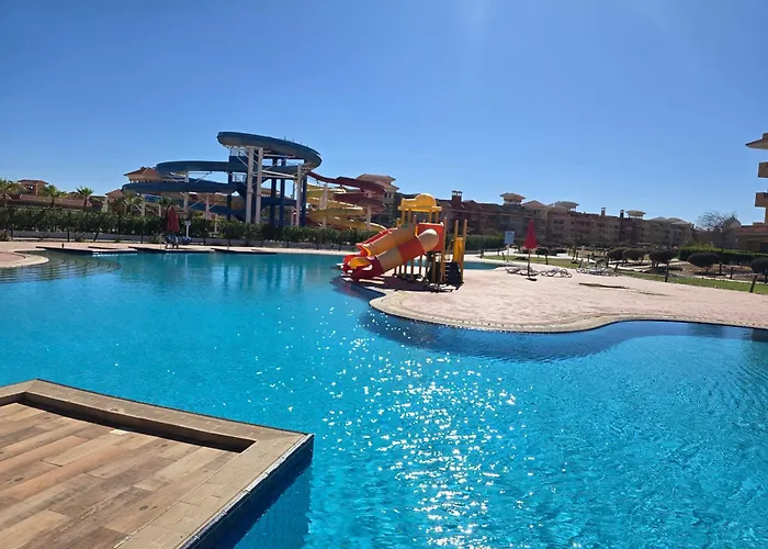 Luxury Inside Premium Lagoon View Sheikh 4*